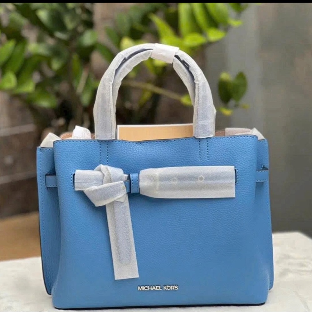 Michael Kors Blue Tote Bag crossbody bag. Come with MK box . 🆓Gift until 06/08
